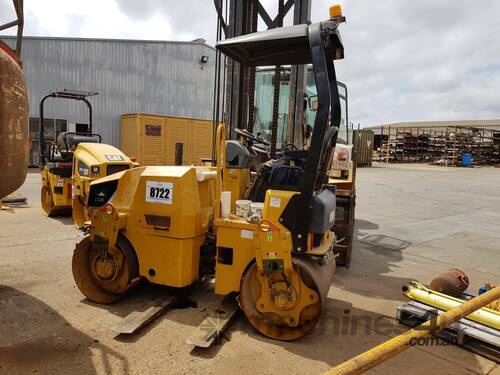2010 Caterpillar CB24 Dual Vibrating Smooth Drum Roller *CONDITIONS APPLY*