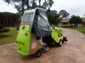 Green Machine 414S2D Sweeper Sweeping/Cleaning - picture2' - Click to enlarge