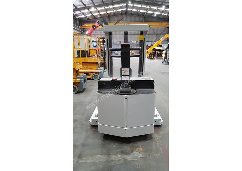 caption Crown 30WTF106A Walkie Stacker