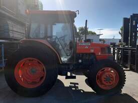 Kubota Tractor M680 - picture0' - Click to enlarge