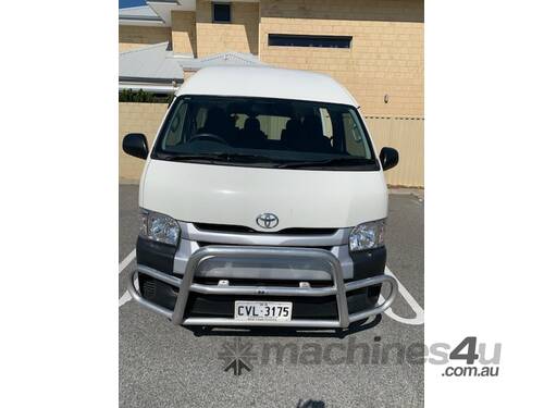 2017 Toyota Hiace Commuter