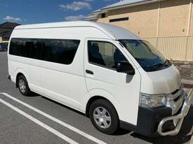 2017 Toyota Hiace Commuter - picture0' - Click to enlarge