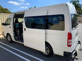 2017 Toyota Hiace Commuter - picture1' - Click to enlarge