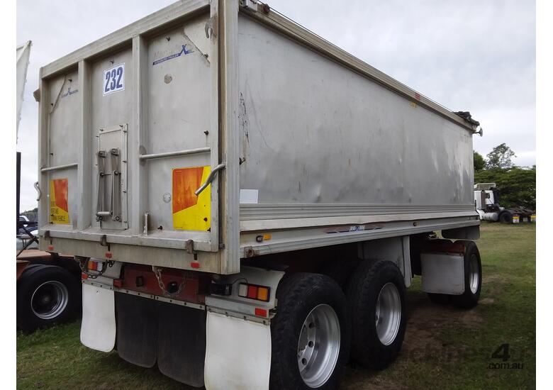Buy Used 2001 hamelex white SUPER DOG Tipping Trailers in , Listed on