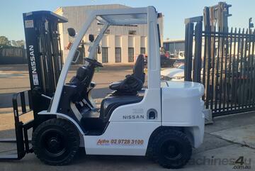 ACTIVE FORKLIFTS - 2014 Nissan Container entry Diesel forklift for sale-4.3m lift height Air tyres s