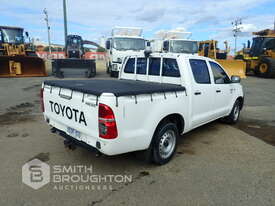 2014 TOYOTA HILUX TGN16R 4X2 DUAL CAB WELL BODY UTE - picture0' - Click to enlarge