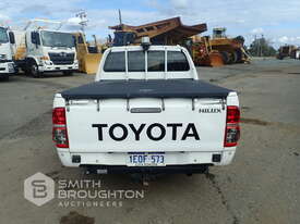 2014 TOYOTA HILUX TGN16R 4X2 DUAL CAB WELL BODY UTE - picture1' - Click to enlarge