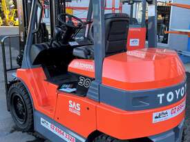Used Toyota 3.0TON Electric Forklift For Sale - picture2' - Click to enlarge
