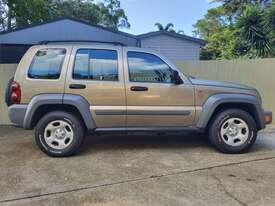 JEEP CHEROKEE SPORT 4X4 2004 - picture2' - Click to enlarge