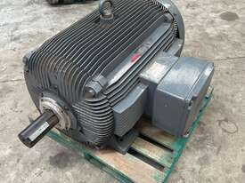 330 kw 440 hp 4-Pole 1490 rpm 415v Foot Mount 355M/L frame WEG Model VDE 0530 AC Electric Motor - picture0' - Click to enlarge