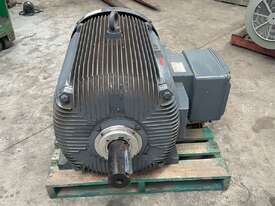 330 kw 440 hp 4-Pole 1490 rpm 415v Foot Mount 355M/L frame WEG Model VDE 0530 AC Electric Motor - picture1' - Click to enlarge