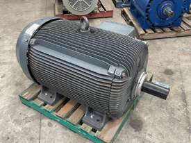 330 kw 440 hp 4-Pole 1490 rpm 415v Foot Mount 355M/L frame WEG Model VDE 0530 AC Electric Motor - picture2' - Click to enlarge