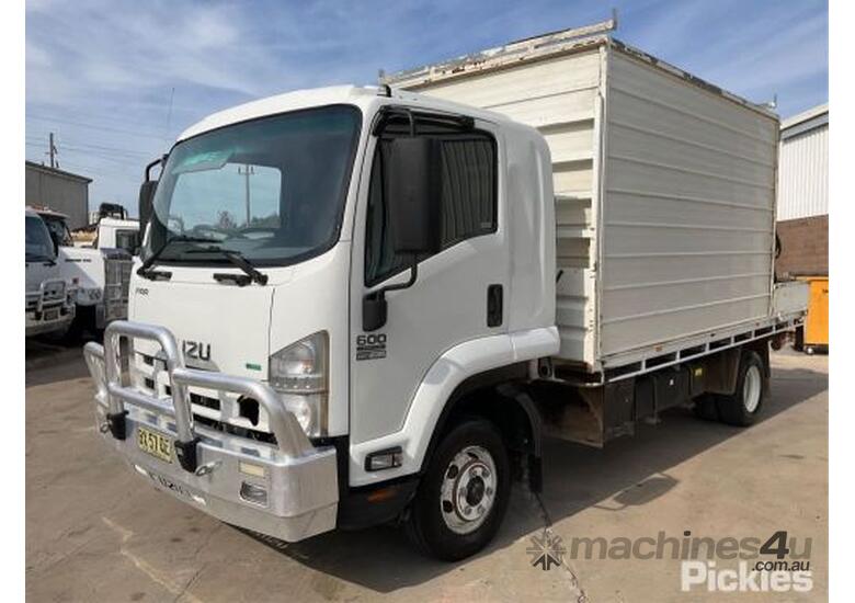 Buy Used Isuzu 2013 Isuzu FRR600 MWB Pantech Truck in , - Listed on ...