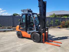 Toyota Forklift 3.5T Late model Fully Enclosed cab - picture0' - Click to enlarge