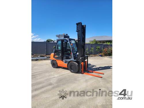 Toyota Forklift 3.5T Late model Fully Enclosed cab