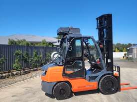 Toyota Forklift 3.5T Late model Fully Enclosed cab - picture1' - Click to enlarge