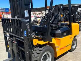 UN Forklift 5T Diesel: Forklifts Australia - The Industry Leader! - picture0' - Click to enlarge