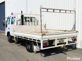 2005 Isuzu NPR 250 - picture2' - Click to enlarge