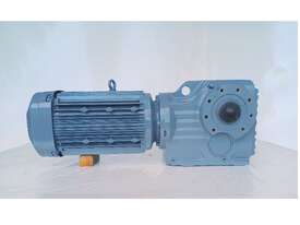 SEW Eurodrive Electric Motor 5.5 kW Reduction Gearbox  Model: DRE132M4 Output RPM : 81  Ratio : 17. - picture0' - Click to enlarge