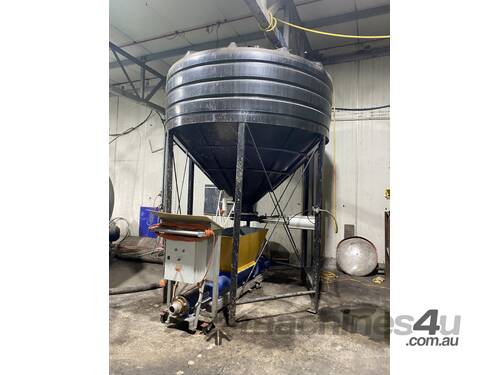 Tank/Silo - 6m3 Clark Industrial Silo Hopper on 3.5m frame with Pneumatic Knife Gate - MUST GO