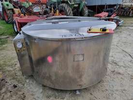 Round Stainless Steel Milk Vat - 1800 Litres - picture0' - Click to enlarge