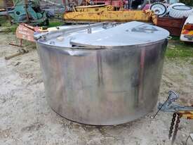 Round Stainless Steel Milk Vat - 1800 Litres - picture1' - Click to enlarge