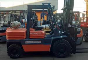 ACTIVE FORKLIFTS - 5 Toyota Forklift for sale- 1.8m long tynes with side shift fork positioner