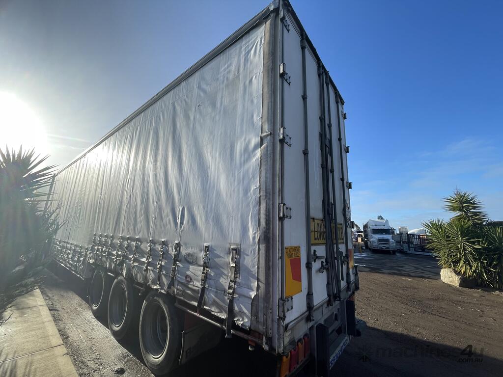 Buy New 19992001 Maxitrans 1999 2001 Maxitrans B Double Curtainsider ...