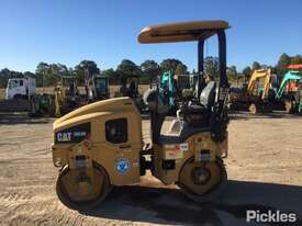 2016 Caterpillar CB22B Articulated Smooth Drum Roller - picture2' - Click to enlarge