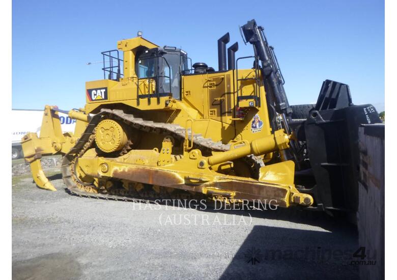 caption CATERPILLAR D11T Track Type Tractors