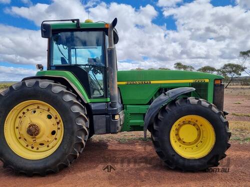 1997 John Deere 8200 Row Crop Tractors