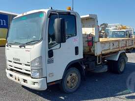 Isuzu NPR 200 - picture1' - Click to enlarge