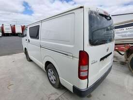 Toyota Hiace 200 - picture1' - Click to enlarge