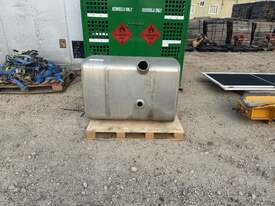 1 x Diesel Fuel Tank - picture0' - Click to enlarge