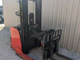 Xilin 1.35T Walkie Reach Stacker - picture0' - Click to enlarge