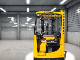 Hyundai Warehouse Ride on Reach Trucks: 1.4 - 2.5T Model 14BRJ-9 - picture1' - Click to enlarge