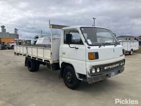 1984 Mitsubishi Canter FE211 Table Top (Day Cab) - picture0' - Click to enlarge