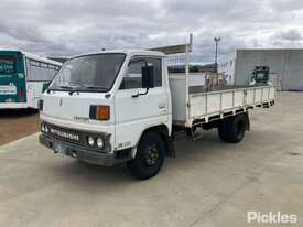 1984 Mitsubishi Canter FE211 Table Top (Day Cab) - picture1' - Click to enlarge