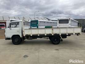 1984 Mitsubishi Canter FE211 Table Top (Day Cab) - picture2' - Click to enlarge