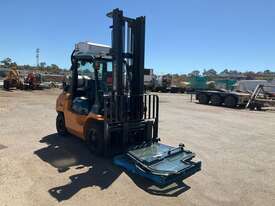 2011 Toyota 02-7FG35 2 Stage Forklift - picture0' - Click to enlarge