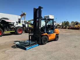 2011 Toyota 02-7FG35 2 Stage Forklift - picture1' - Click to enlarge