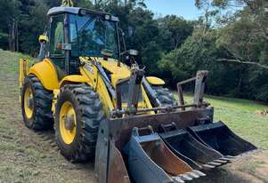 New Holland backhoe LB115.B loader 4x4 with hammer attachment. Similar to JCB 4CX.