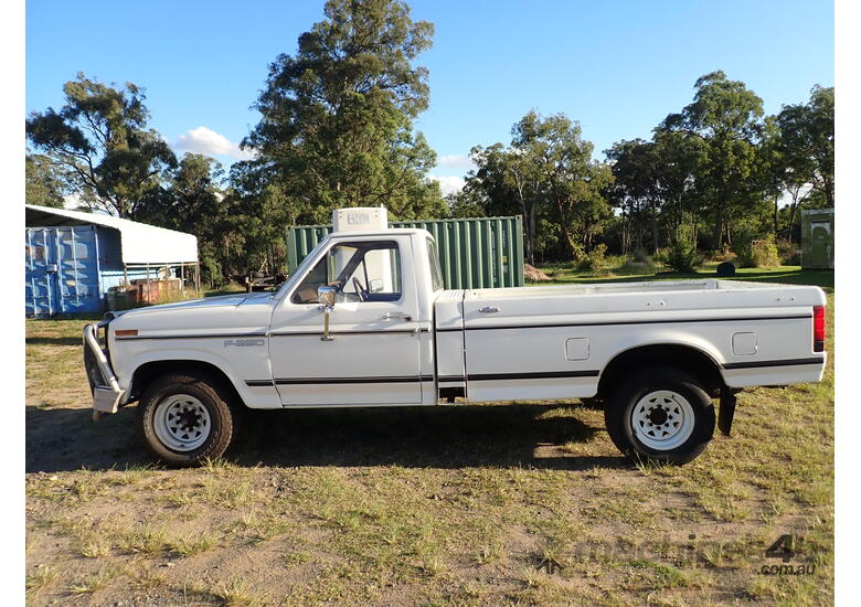 caption Ford F250 style side utility