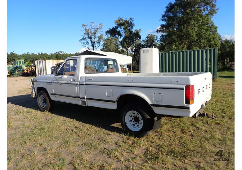caption Ford F250 style side utility