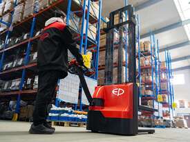 EP ELECTRIC PALLET STACKER 1.5T-Narrow Aisles use - picture0' - Click to enlarge