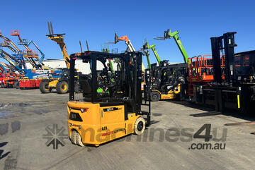 UN Forklift 1.8T: 3 Wheels, Reduced Noise & Low Maintenance!