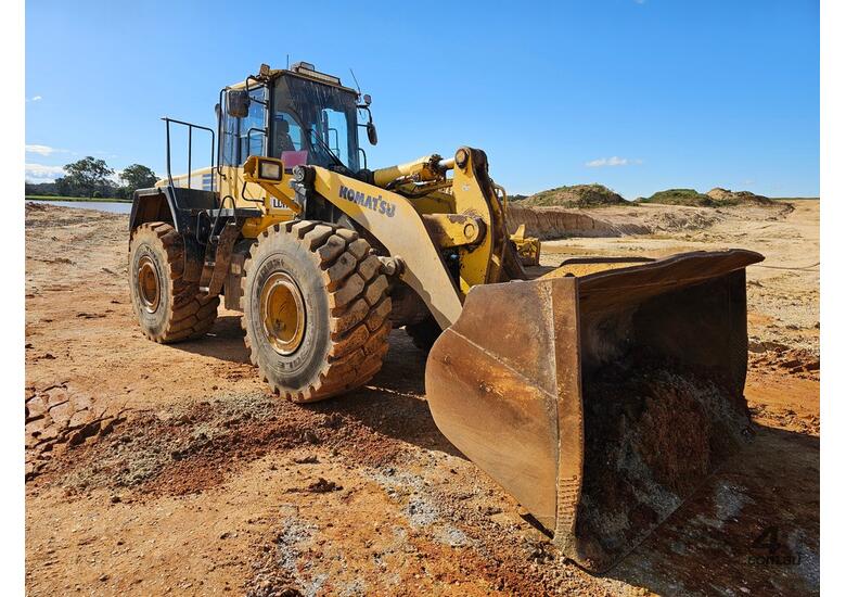 caption 2013 KOMATSU WA480-6 LOADER WITH SCALES
