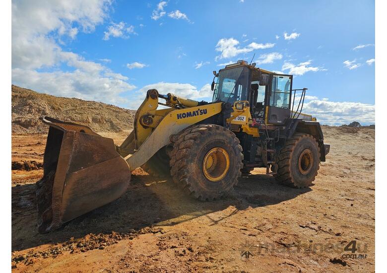 caption 2013 KOMATSU WA480-6 LOADER WITH SCALES