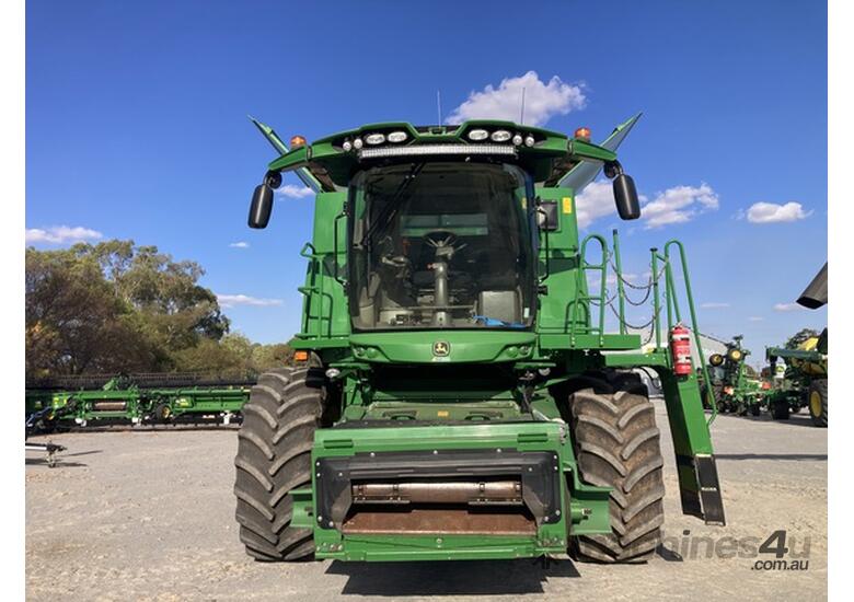 caption 2020 John Deere S770 Combines