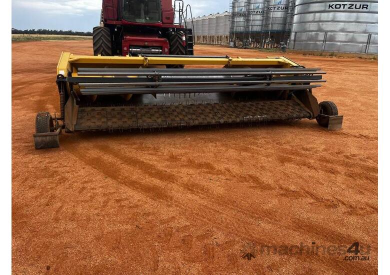 caption Phillips Roller down pick up front